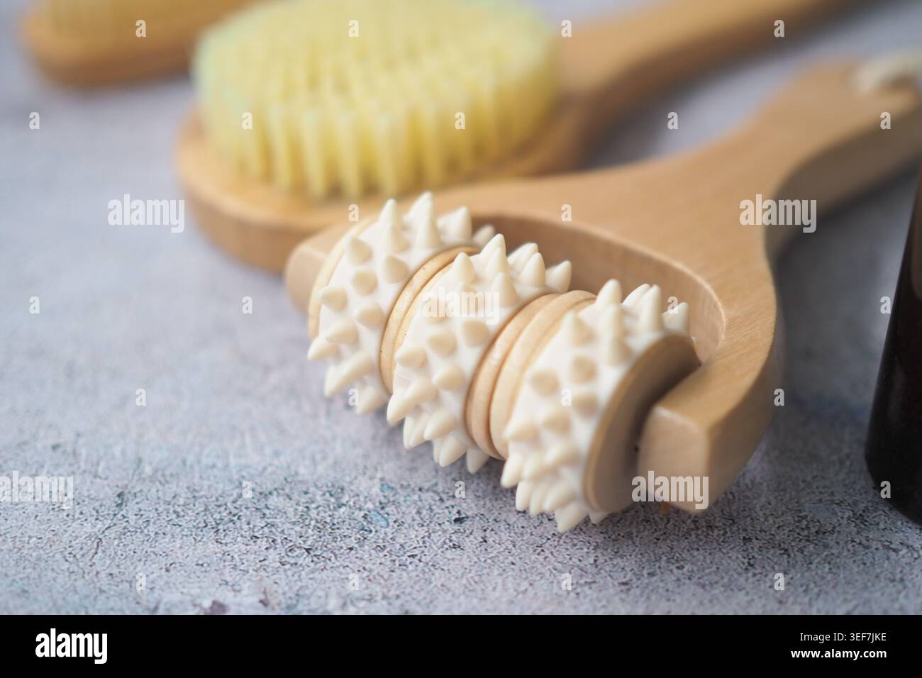 Outils de soin de la peau sur une table pour la routine beauté Banque D'Images
