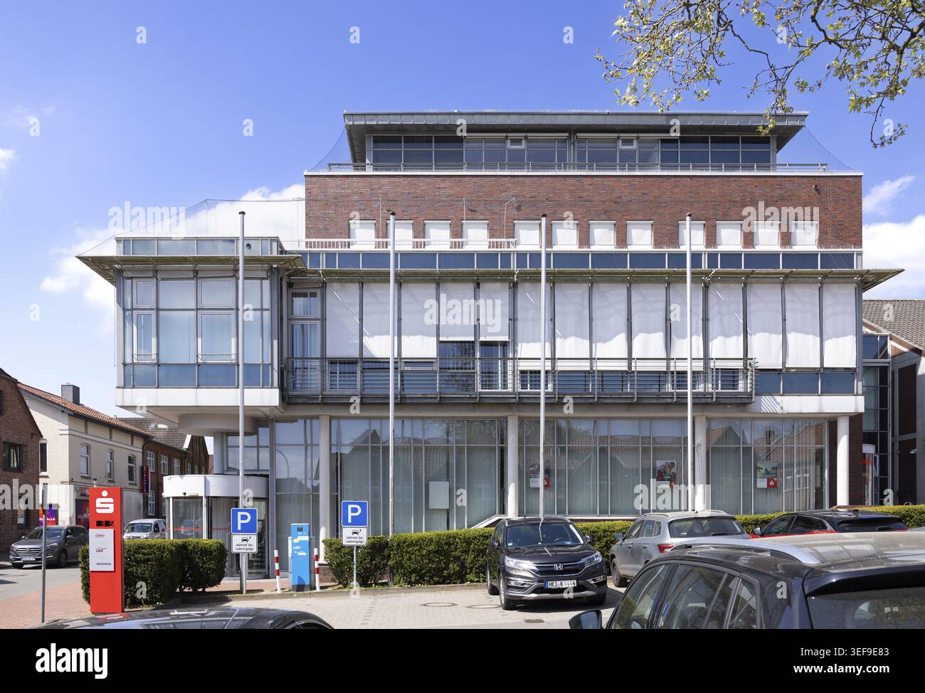 Succursale Sparkasse Westholstein, bureaux et bâtiment commercial, Meldorf, Dithmarschen, Schleswig-Holstein, Allemagne Banque D'Images
