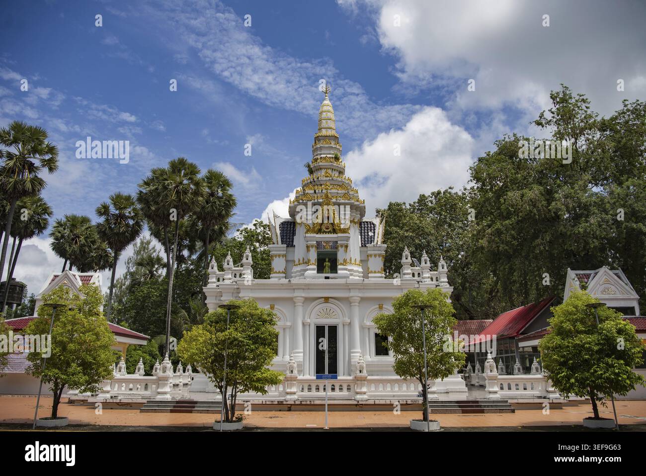Wat Naiharn à Nai Hart Town sur Phuket isalnd en Thaïlande. Thaïlande, Phuket, 28 octobre 2025 Banque D'Images