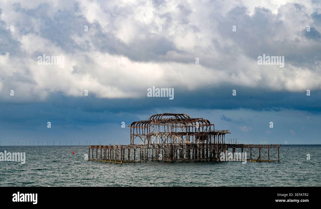 Vue de la jetée ouest abandonnée à Brighton, Sussex, Royaume-Uni 2026 Banque D'Images