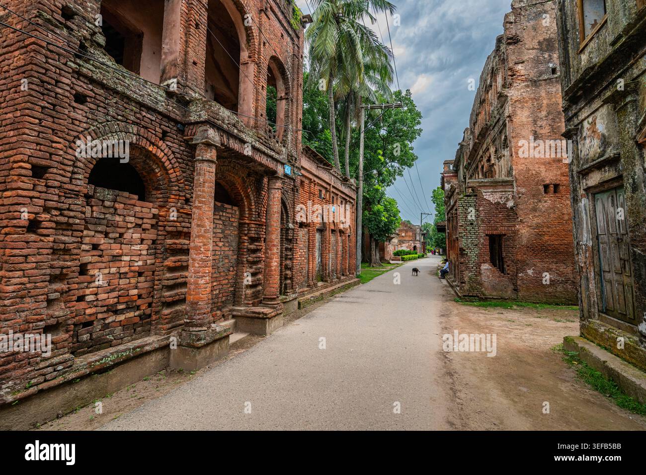 La ville historique de Panam montre des bâtiments en briques et un sentier au Bangladesh Banque D'Images