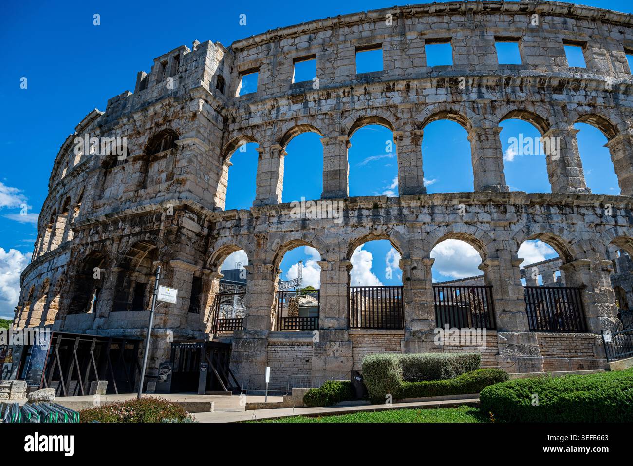 L'amphithéâtre romain se dresse à Pula, présentant l'architecture ancienne et l'histoire de la Croatie Banque D'Images