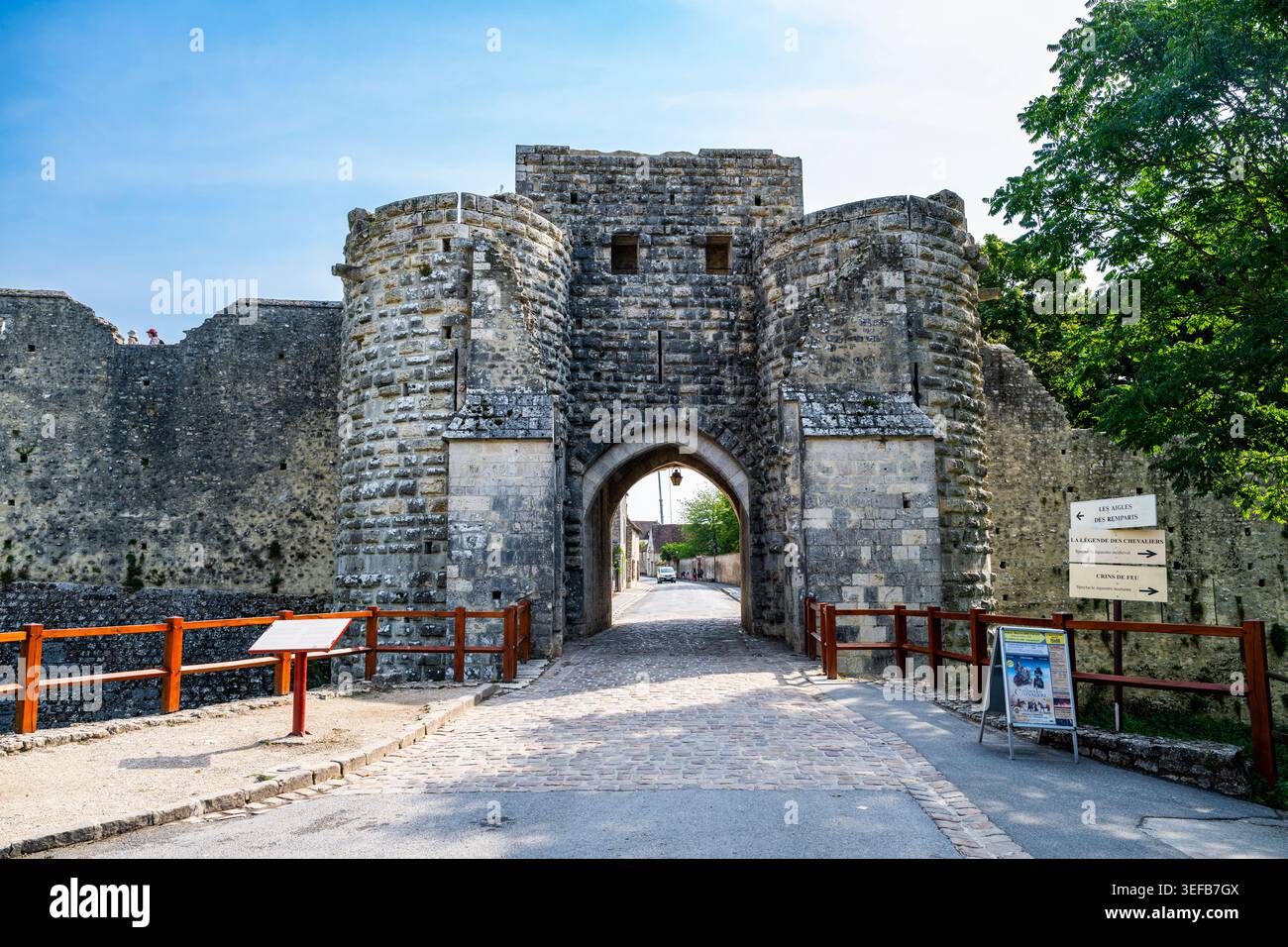 Fortifications historiques de Provins mettant en valeur l'architecture ancienne en France Banque D'Images