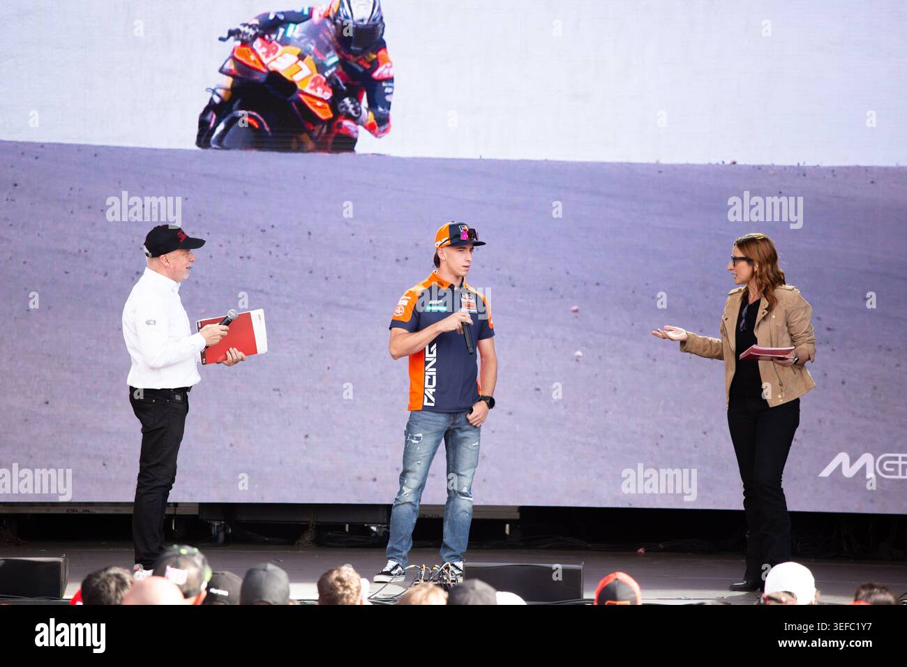 Barcelone, Espagne. 13 mai 2026. Pedro Acosta assiste à l’événement « Meet the Riders » lors du MotoGP Barcelona Fan Fest 2026, qui se tient sur la Plaça Catalunya à Barcelone avant le Grand Prix de Catalogne. Crédit : Alejandro Carvajal Gonzalez / Alamy Live News Banque D'Images