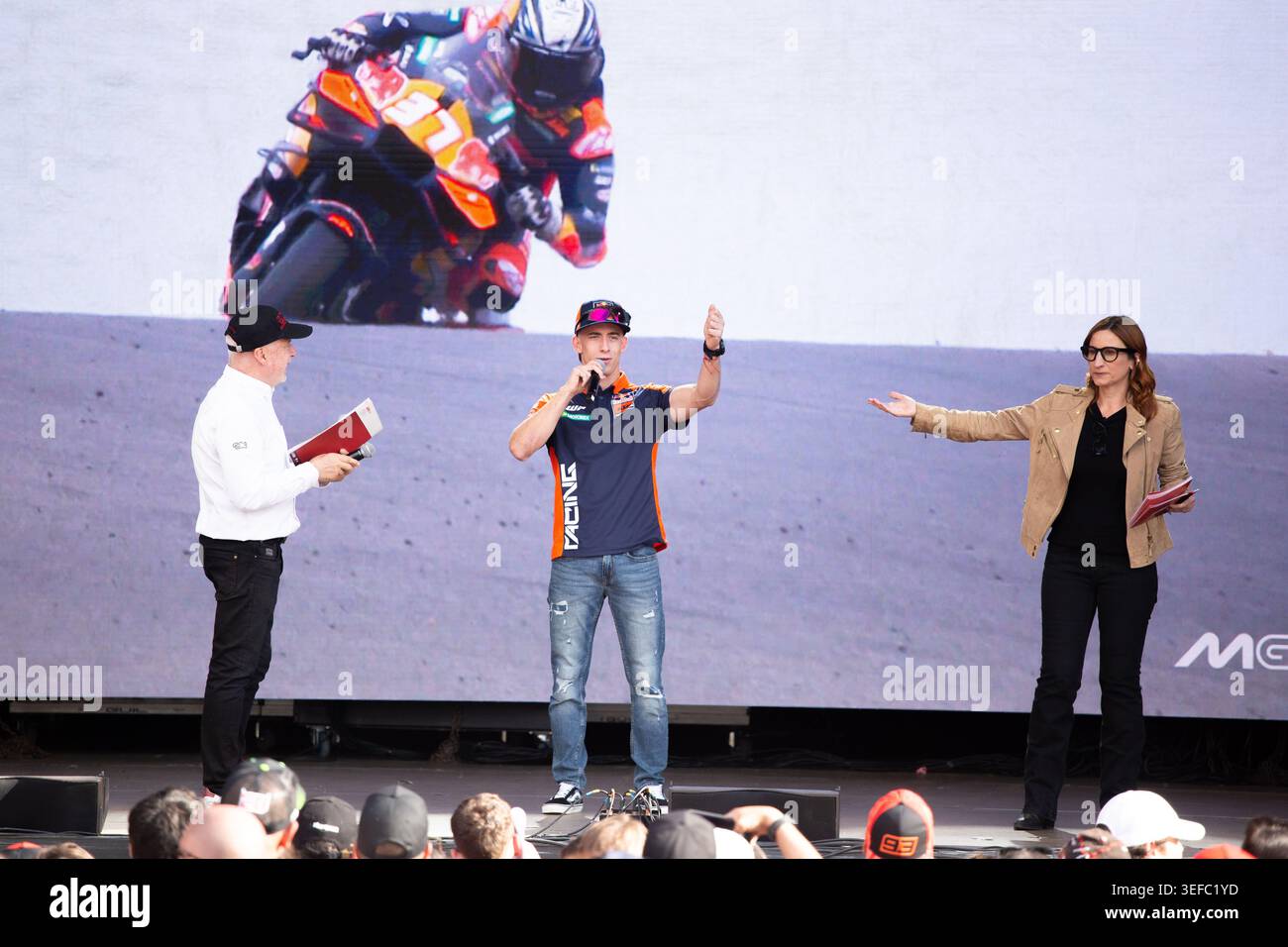 Barcelone, Espagne. 13 mai 2026. Pedro Acosta assiste à l’événement « Meet the Riders » lors du MotoGP Barcelona Fan Fest 2026, qui se tient sur la Plaça Catalunya à Barcelone avant le Grand Prix de Catalogne. Crédit : Alejandro Carvajal Gonzalez / Alamy Live News Banque D'Images