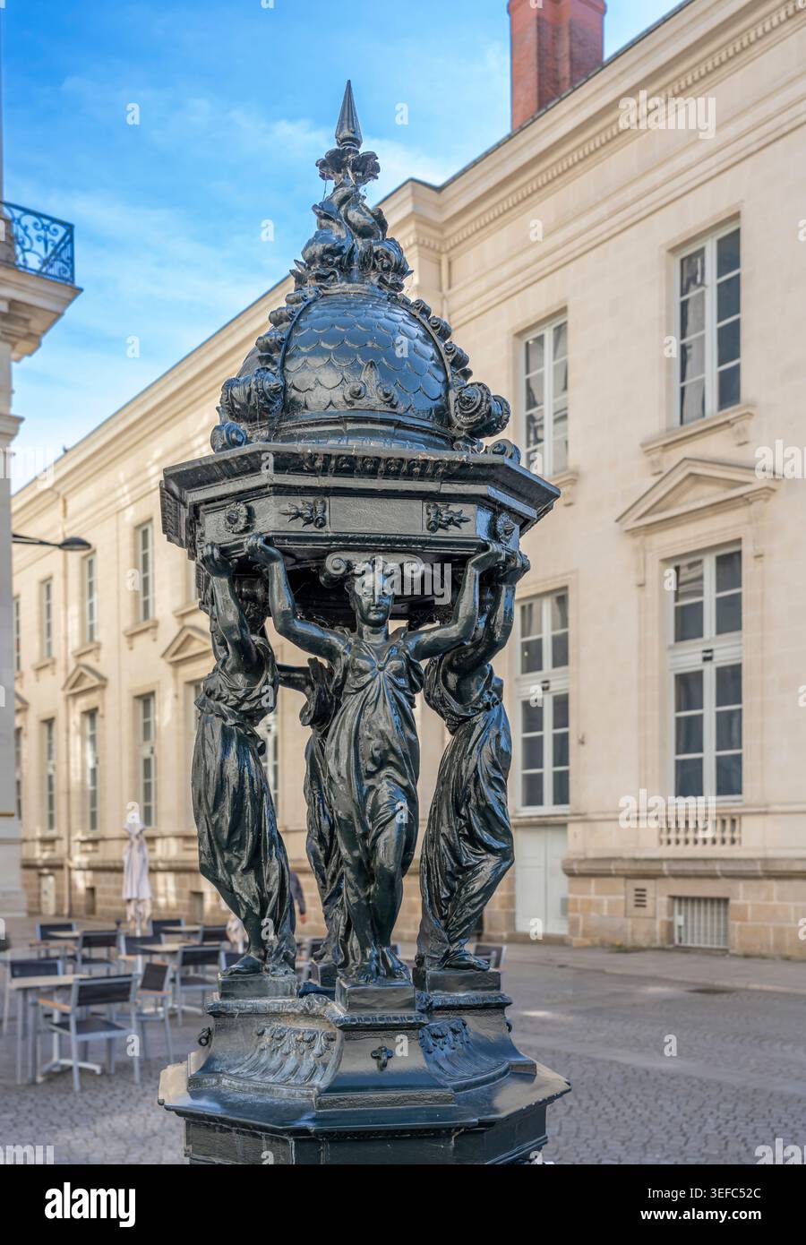 Nantes, France - 05 07 2026 : Fontaine Wallace Pedrosa verte dans le Cambronne Banque D'Images