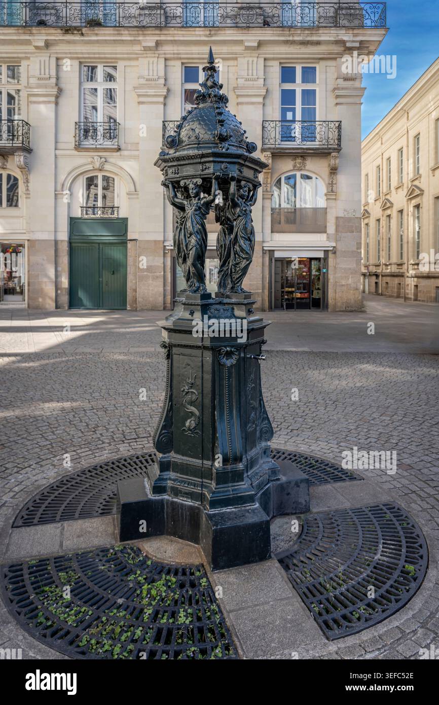 Nantes, France - 05 07 2026 : Fontaine Wallace Pedrosa verte dans le Cambronne Banque D'Images
