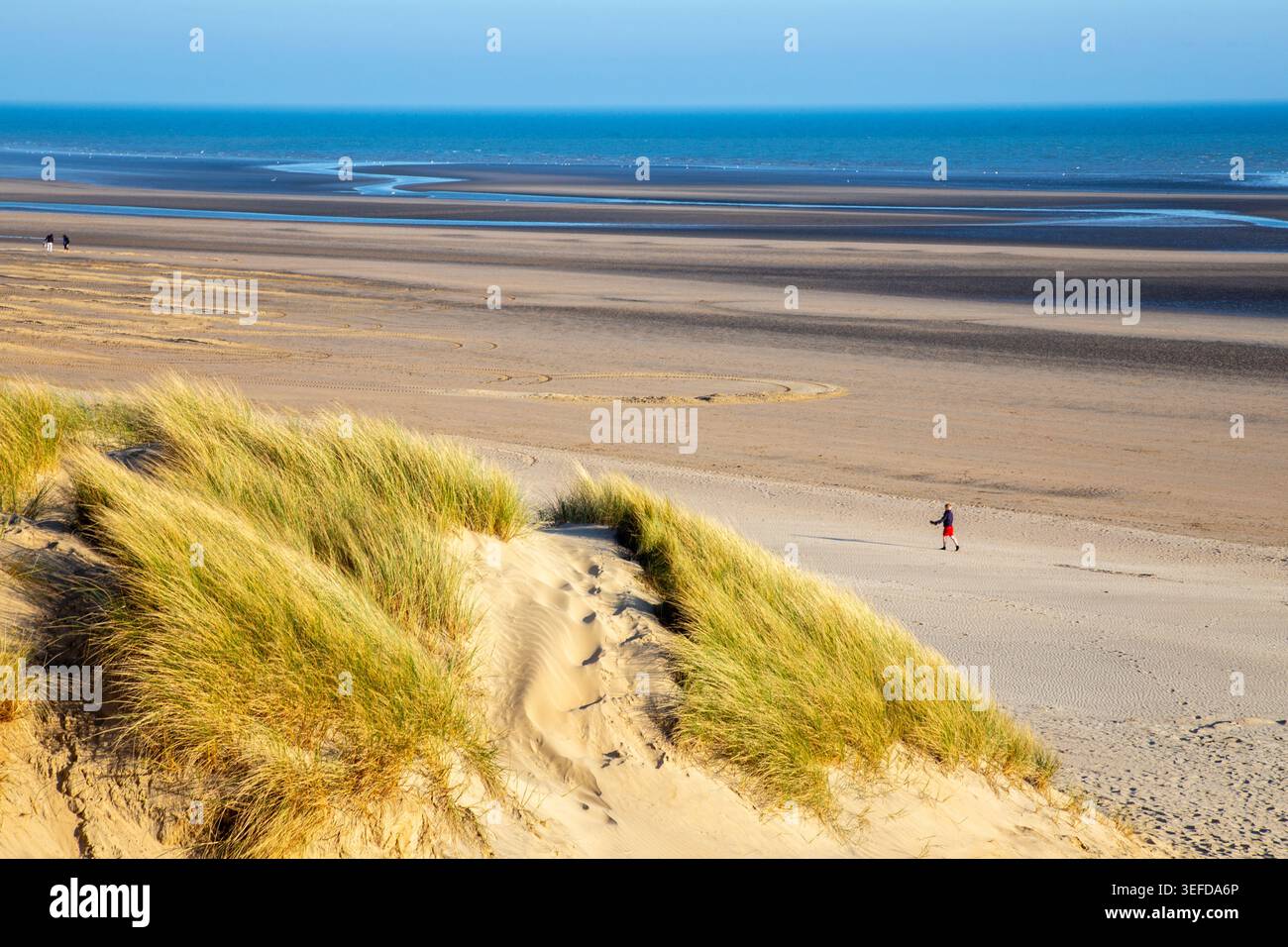 La vaste plage de sable de Camber Sands, East Sussex, Angleterre Banque D'Images