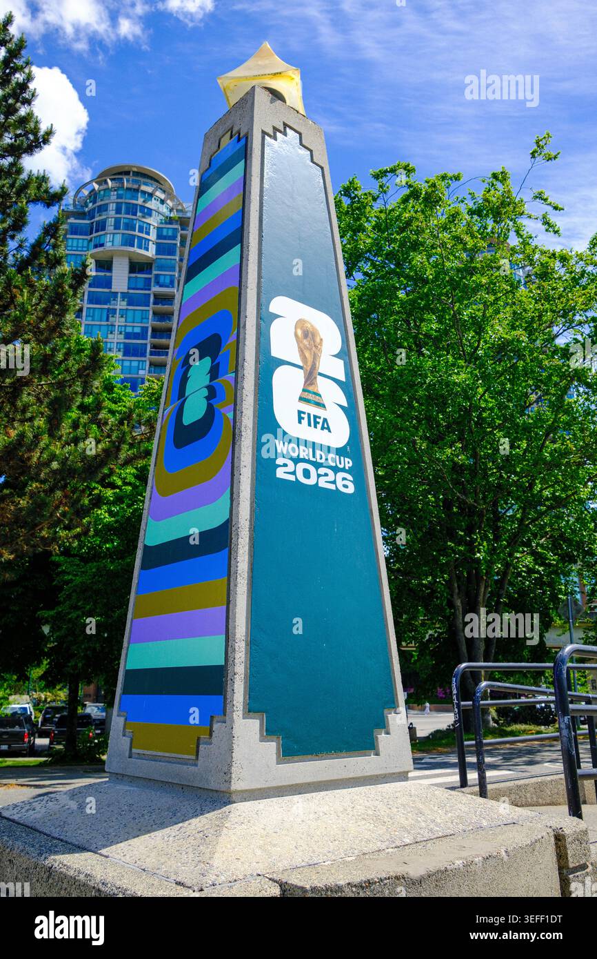 Un lampadaire et une pancarte pour la Coupe du monde de la FIFA 2026 à Vancouver, en Colombie-Britannique, où 7 matchs auront lieu. Banque D'Images