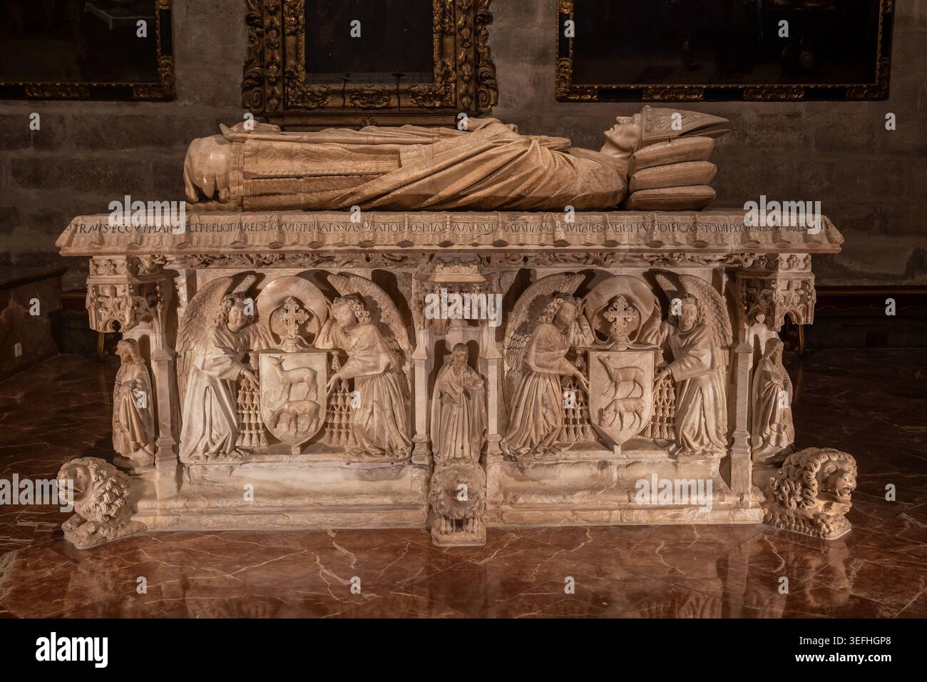 Tombeau du cardinal Cervantes par Lorenzo Mercandante (1458) dans la chapelle San Hermenegildo de la cathédrale de Séville, Séville, Espagne. Banque D'Images