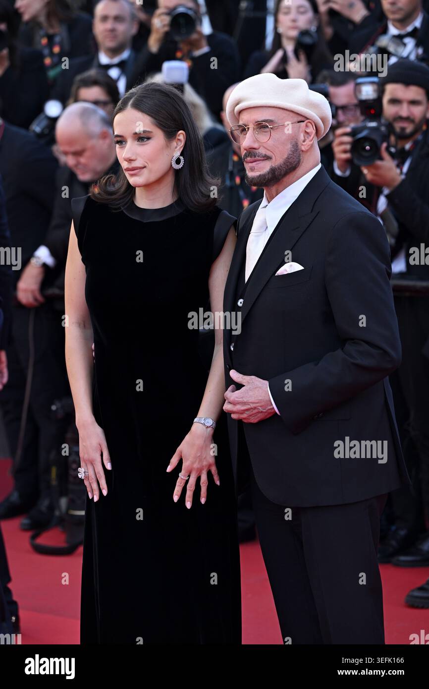John Travolta et Ella Bleu Travolta assistent à la première de Karma au 79e Festival de Cannes, en France. Date de la photo : vendredi 15 mai 2026. Banque D'Images