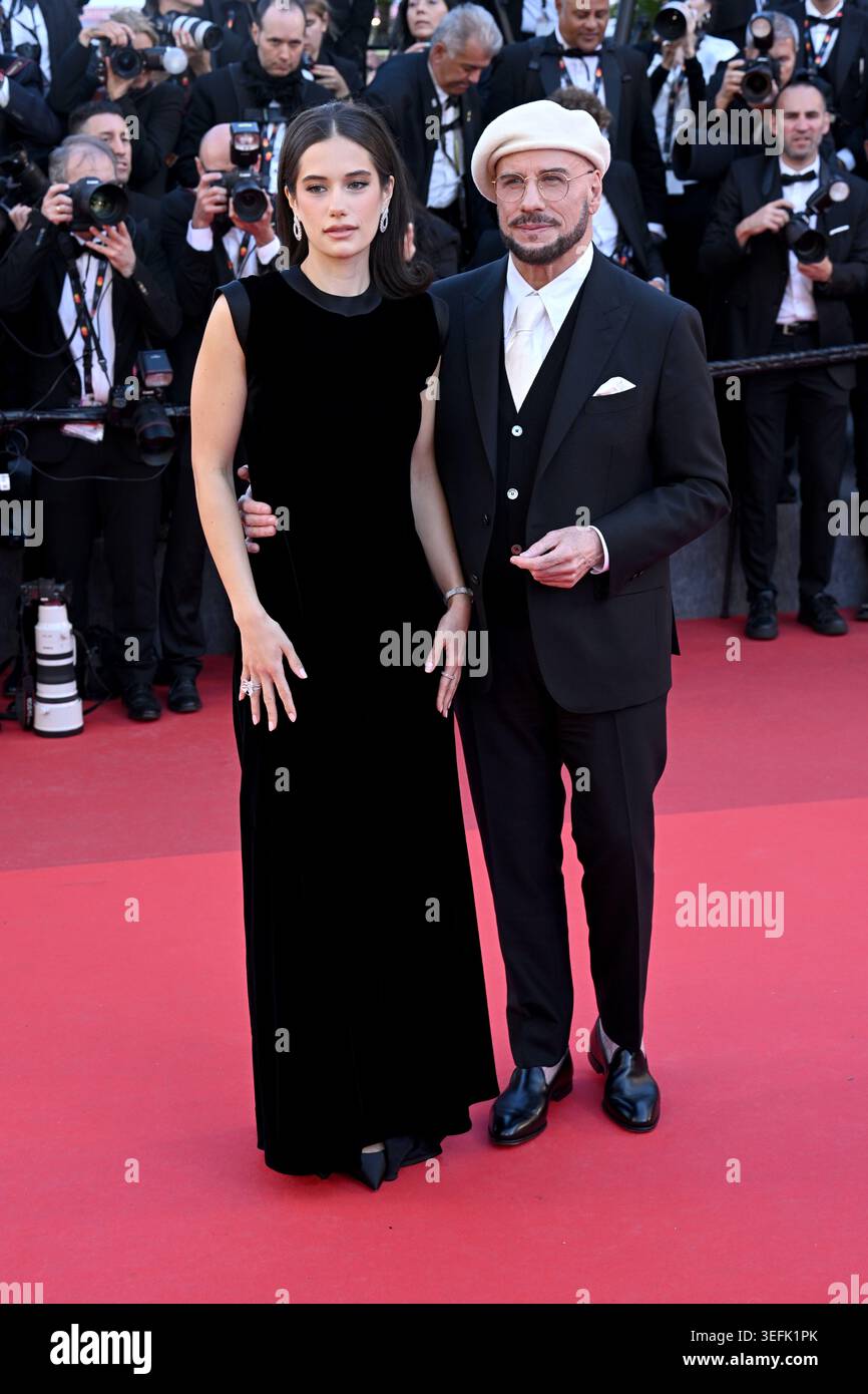 John Travolta et Ella Bleu Travolta assistent à la première de Karma au 79e Festival de Cannes, en France. Date de la photo : vendredi 15 mai 2026. Banque D'Images