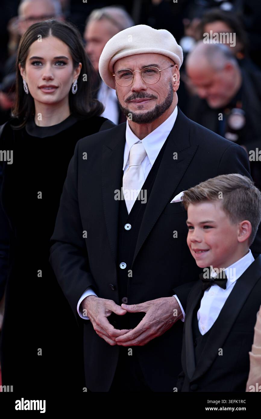 John Travolta et Ella Bleu Travolta assistent à la première de Karma au 79e Festival de Cannes, en France. Date de la photo : vendredi 15 mai 2026. Banque D'Images