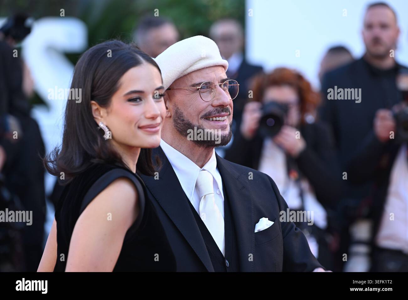 John Travolta et Ella Bleu Travolta assistent à la première de Karma au 79e Festival de Cannes, en France. Date de la photo : vendredi 15 mai 2026. Banque D'Images