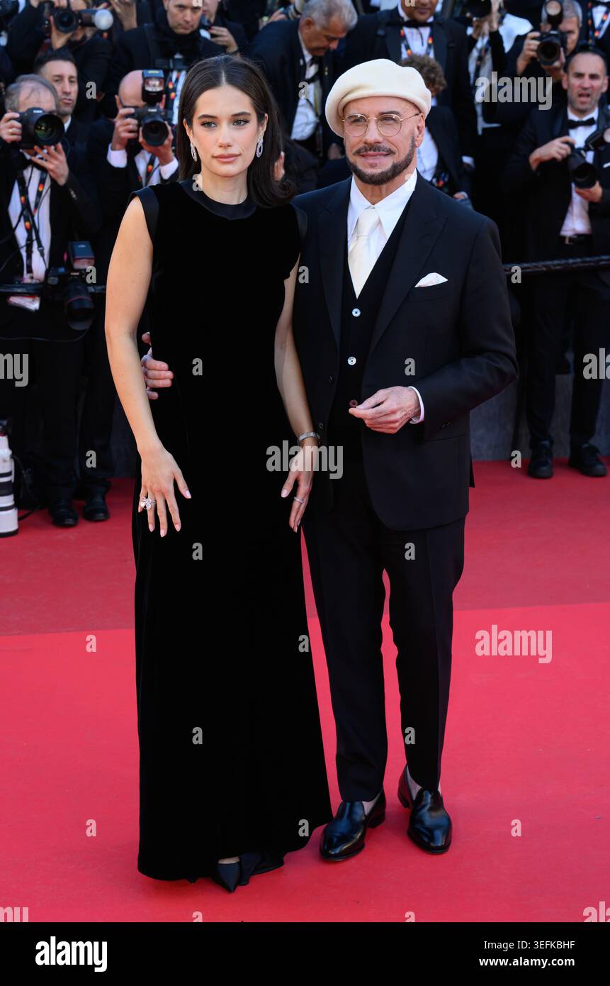 Cannes, France. 15 mai 2026. Ella Bleu Travolta et John Travolta présents à la première Karma au 79ème Festival de Cannes. Crédit : Doug Peters/EMPICS/Alamy Live News Banque D'Images