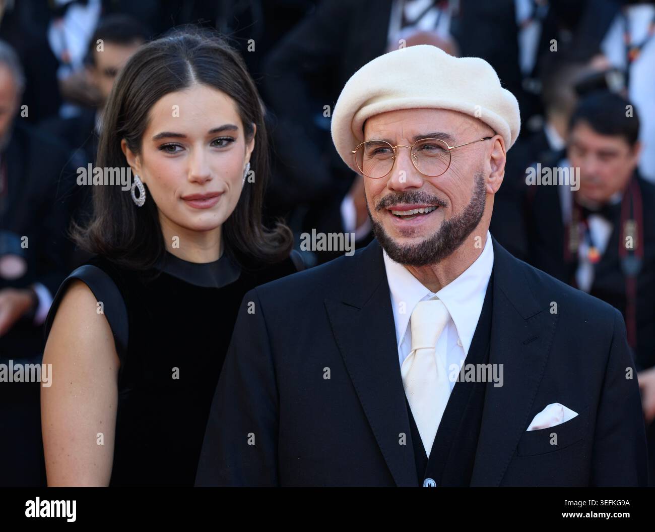Cannes, France. 15 mai 2026. Ella Bleu Travolta et John Travolta présents à la première Karma au 79ème Festival de Cannes. Crédit : Doug Peters/EMPICS/Alamy Live News Banque D'Images