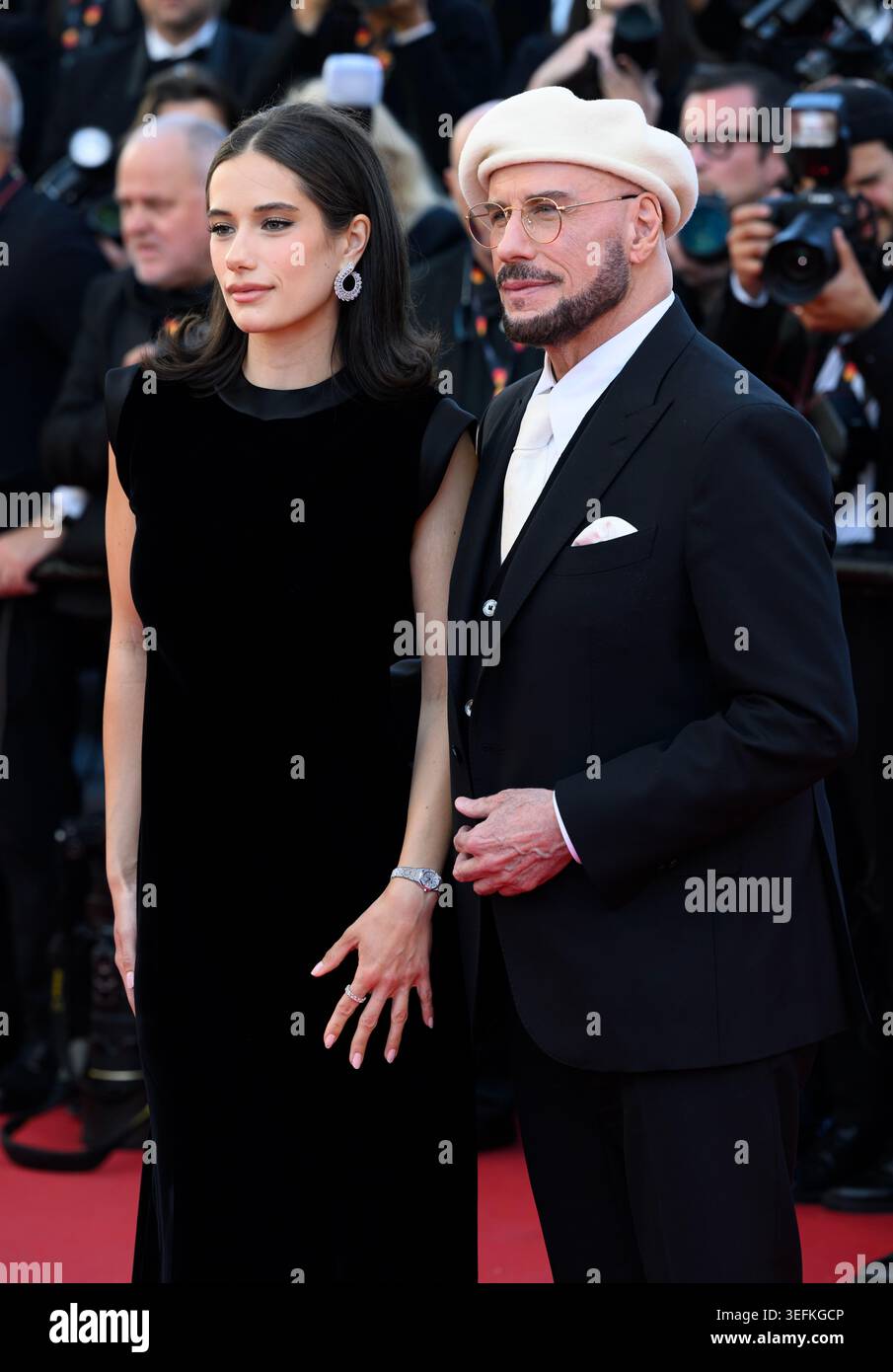 Cannes, France. 15 mai 2026. Ella Bleu Travolta et John Travolta présents à la première Karma au 79ème Festival de Cannes. Crédit : Doug Peters/EMPICS/Alamy Live News Banque D'Images