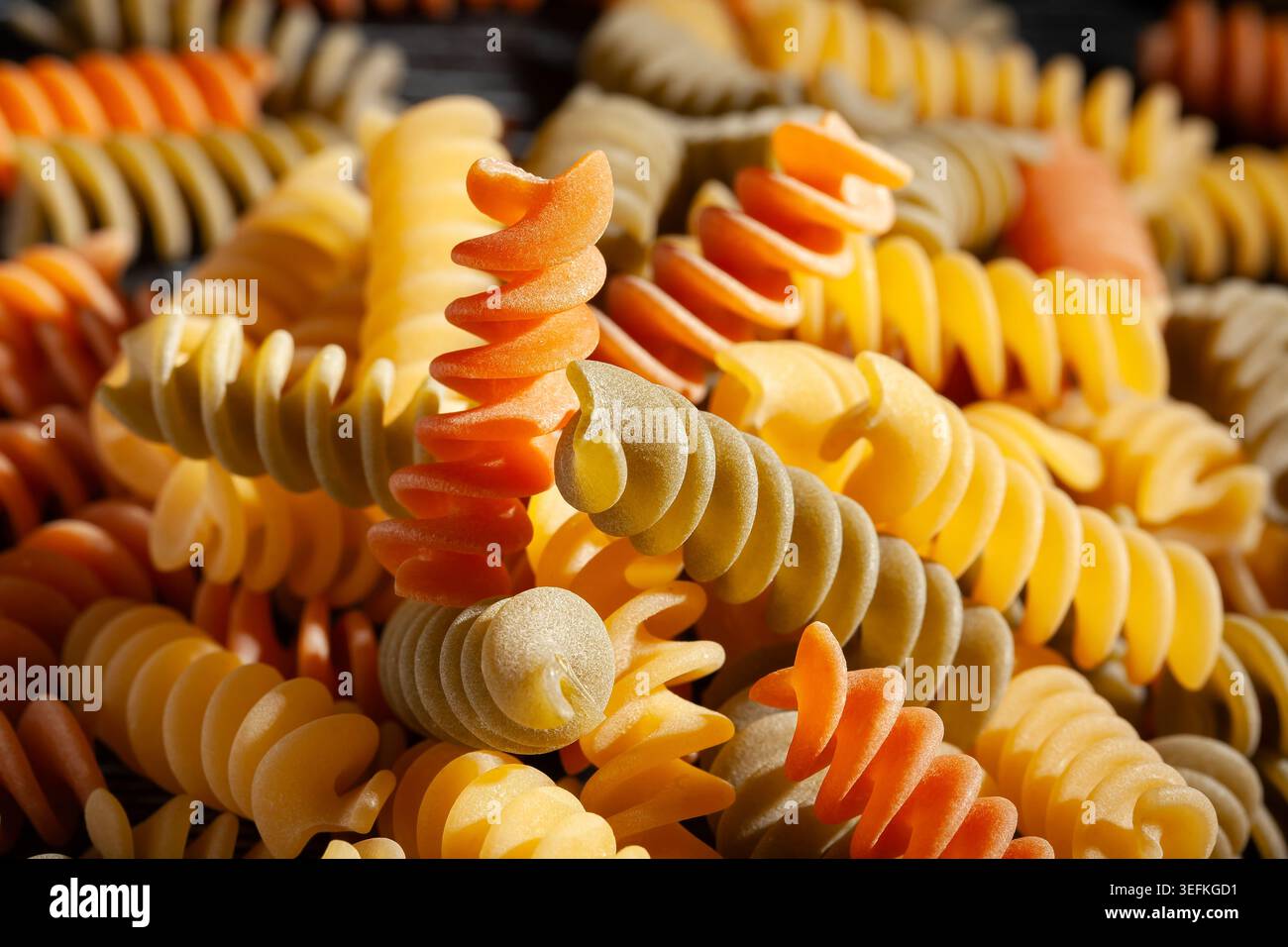gros plan détaillé sur les pâtes tricolores Banque D'Images