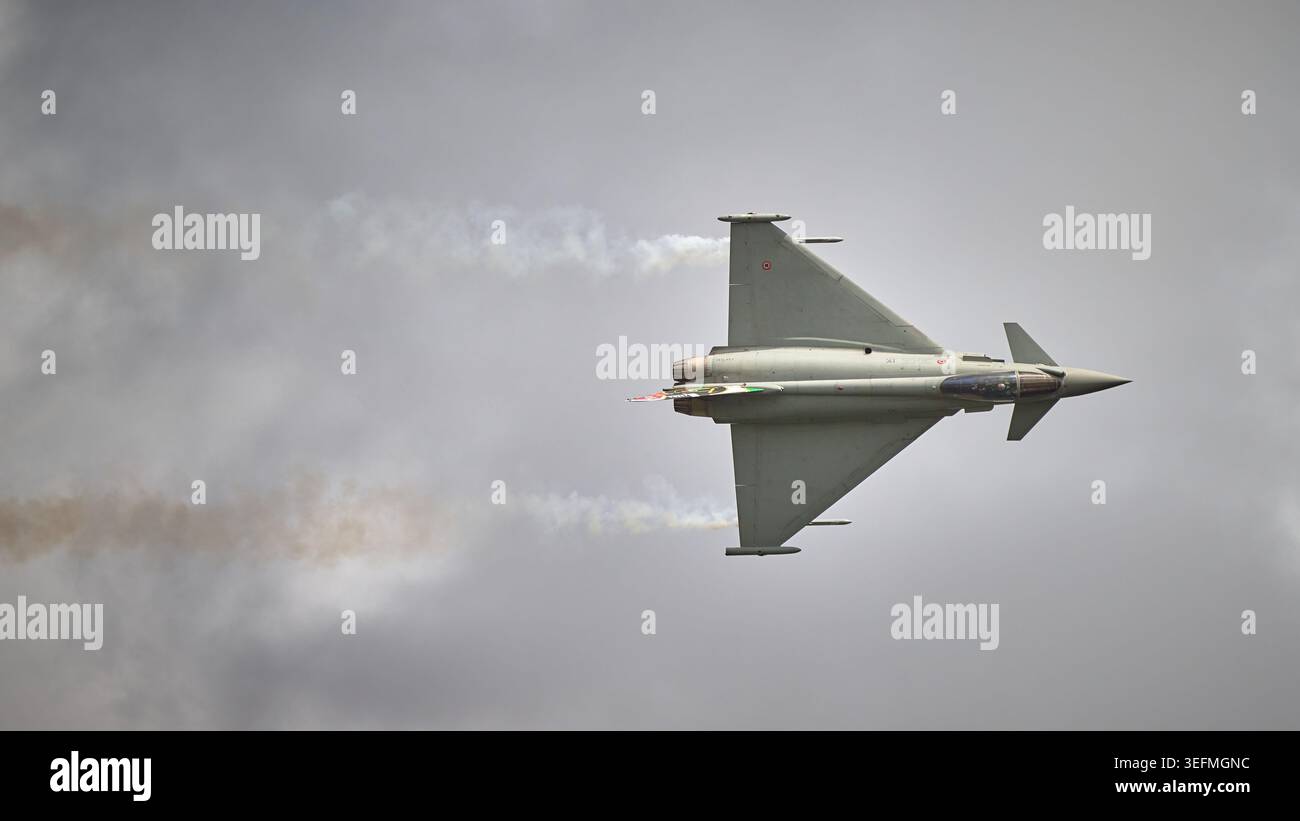 Eurofighter Typhon du 311° Gruppo Volo, le Reparto Sperimentale Volo se produisant au Royal International Air Tattoo 2023 Banque D'Images