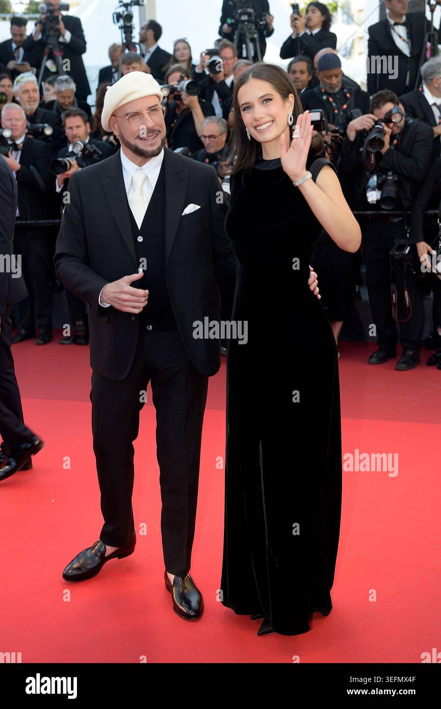 Cannes, France. 15 mai 2026. John Travolta, Ella Bleu Travolta arrivent à la projection 'Karma' lors de la 79ème édition du Festival de Cannes au Palais des Festivals le 15 mai 2026 à Cannes, France. Photo de Rocco Spaziani/UPI crédit : UPI/Alamy Live News Banque D'Images
