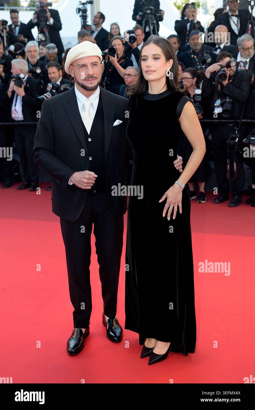 Cannes, France. 15 mai 2026. John Travolta, Ella Bleu Travolta arrivent à la projection 'Karma' lors de la 79ème édition du Festival de Cannes au Palais des Festivals le 15 mai 2026 à Cannes, France. Photo de Rocco Spaziani/UPI crédit : UPI/Alamy Live News Banque D'Images