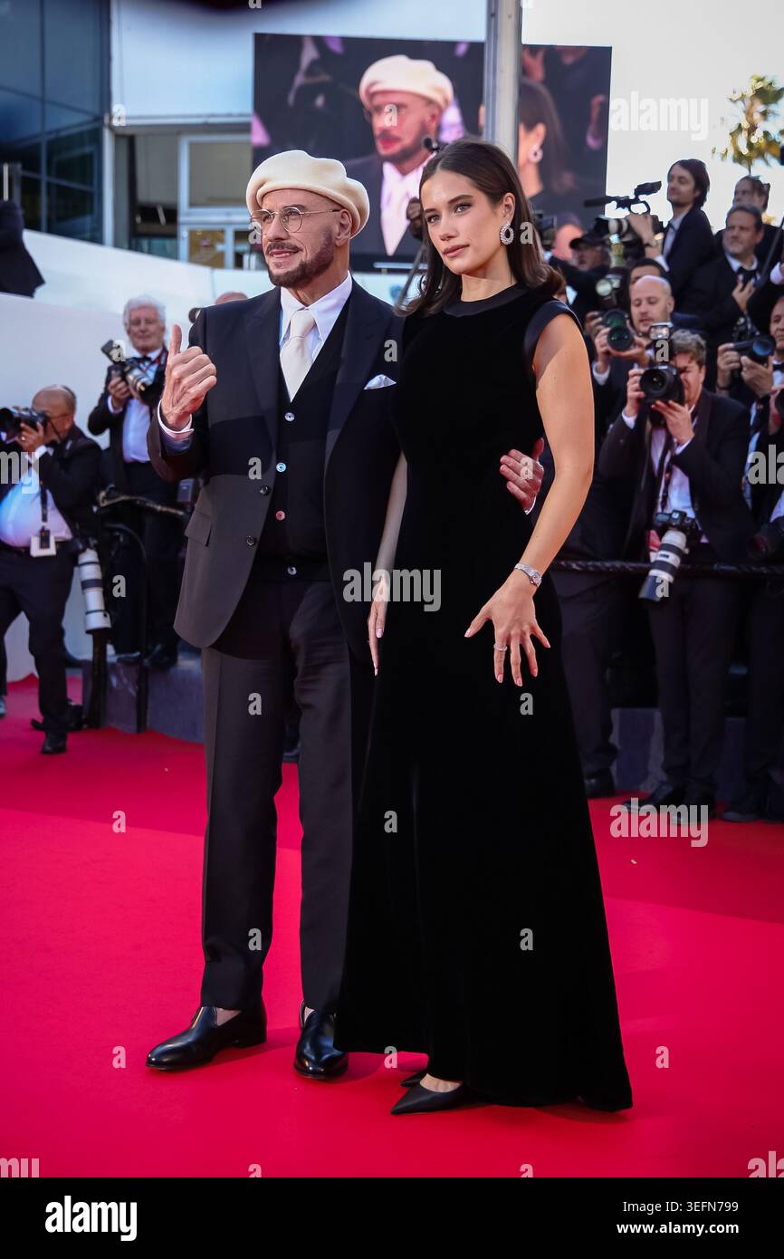Cannes, France. 15 mai 2026. John Travolta et Ella Bleu Travolta assistent au tapis rouge de 'Karma' au 79ème Festival de Cannes, France. Crédit : SOPA images Limited/Alamy Live News Banque D'Images