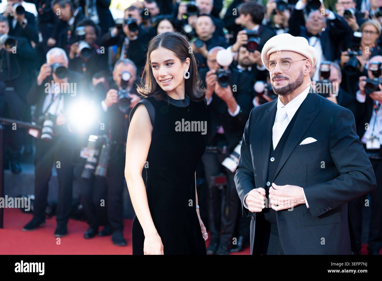 Cannes, France. 15 mai 2026. John Travolta et Ella Bleu Travolta assistent à la projection 'Karma' lors de la 79ème édition du Festival de Cannes au Palais des Festivals . Crédit : SOPA images Limited/Alamy Live News Banque D'Images