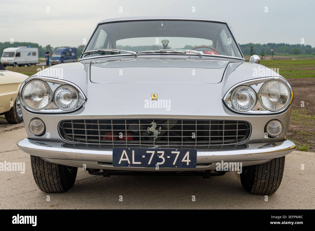 Tiel, pays-Bas, 03.05.2026, Classic Ferrari 330 GT de 1965, vue de face, à Betuwse Fruitrit Banque D'Images
