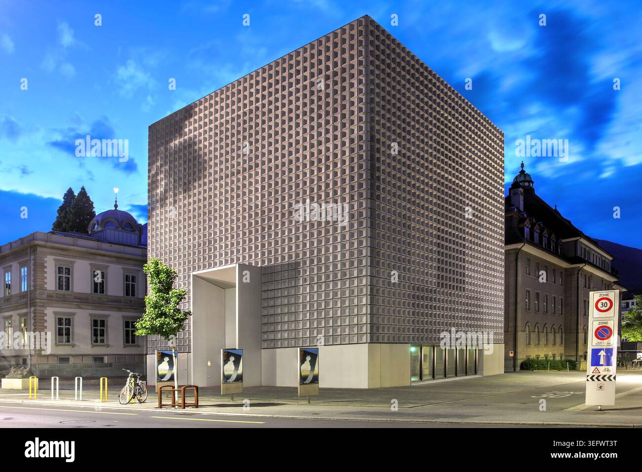 Datant de 2016, le bâtiment moderne conçu par les architectes Barozzi et Veiga est une extension du Musée des Beaux-Arts des Grisons (ou Graubunden) à Chu Banque D'Images