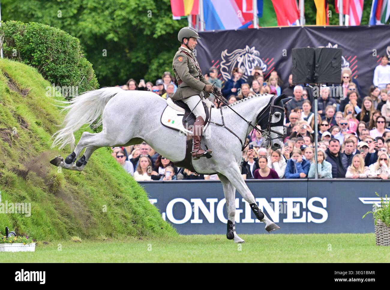 17 mai 2026, GER ; Al Shira'aa German Show Jumping & dressage Derby Hamburg, Pal Shira'aa 95. Derby allemand de saut d'obstacles présenté par Melitta CSI4* - Al Shira'aa Derby Tour - finale en image commandant Geof Curran sur Hawthornhill au mur photo © n Banque D'Images