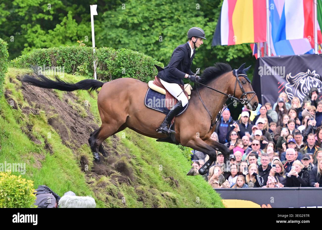 17.05.2026, GER ; Al Shira'aa German Show Jumping & dressage Derby Hamburg, Pal Shira'aa 95. Derby allemand de saut d'obstacles présenté par Melitta CSI4* - Al Shira'aa Derby Tour - finale au Bild 2ème place pour Simon Heineke (GER) sur Cordillo 3 au mur photo © n Banque D'Images
