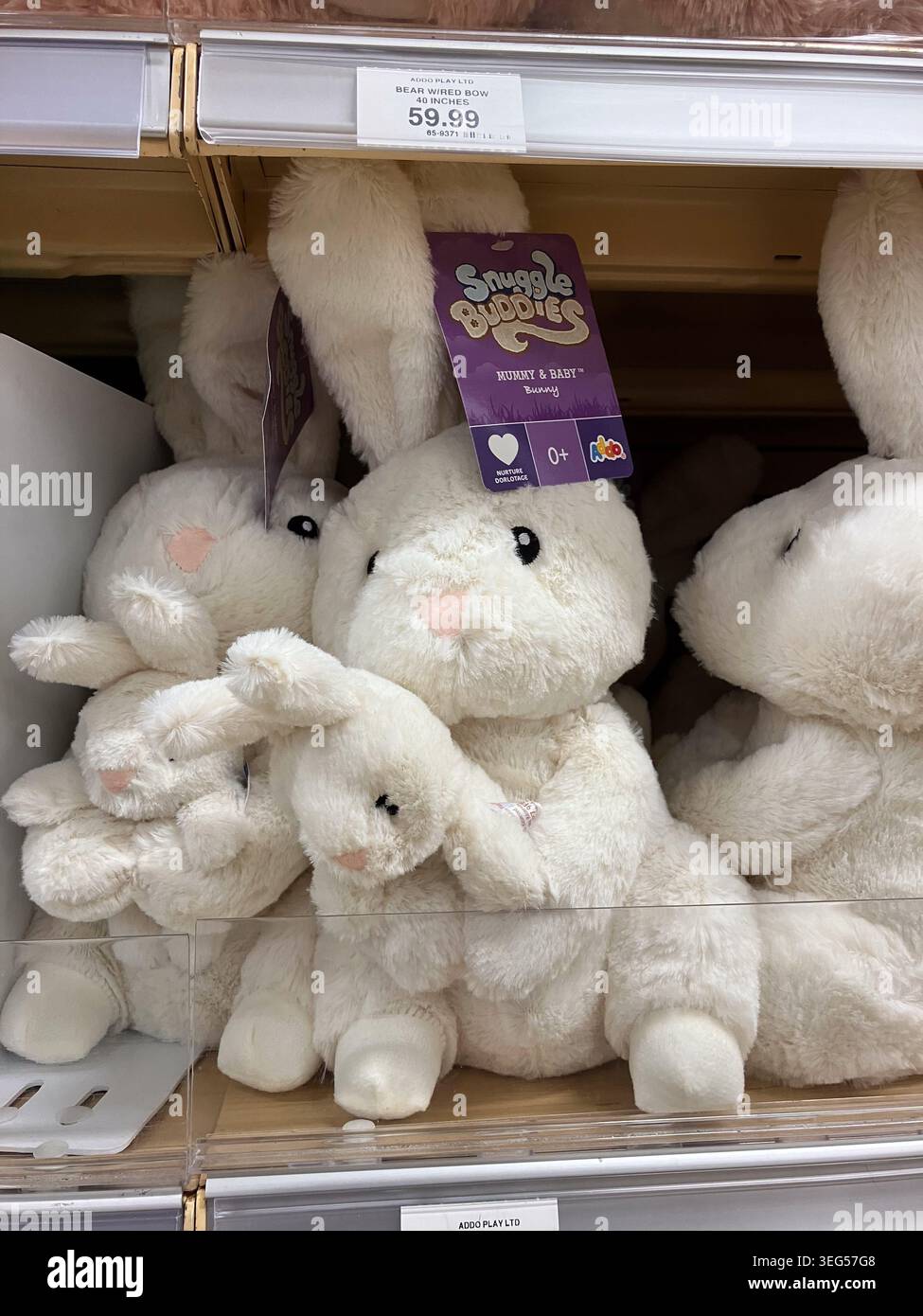 Toronto, Canada - 26 septembre 2025 : peluches de lapin souples en magasin Banque D'Images