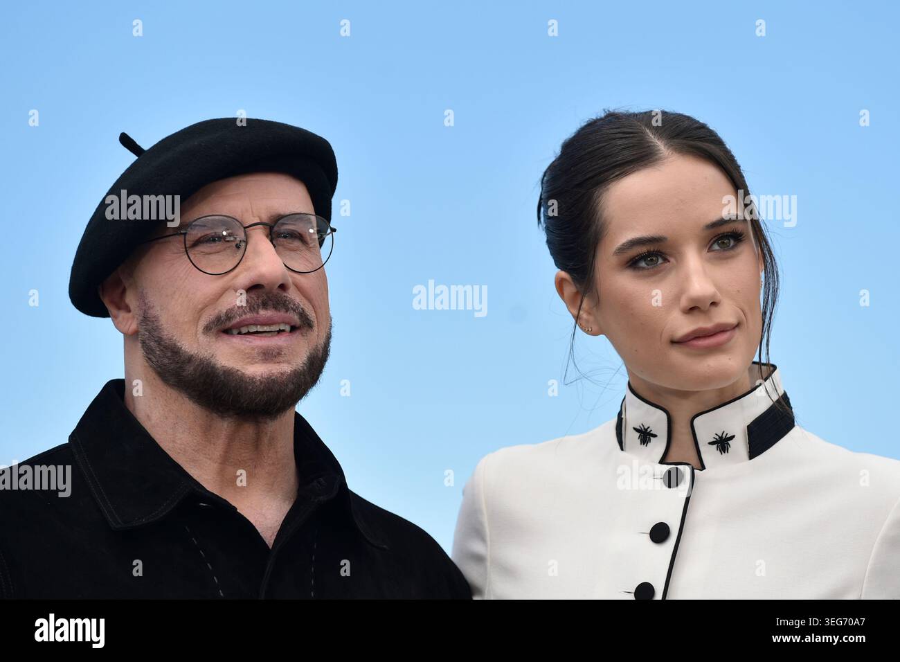 John Travolta et Ella Bleu Travolta, posant lors de la photocall à l’occasion de la 79ème édition du Festival de Cannes 2026 le 16 mai 2026 Banque D'Images
