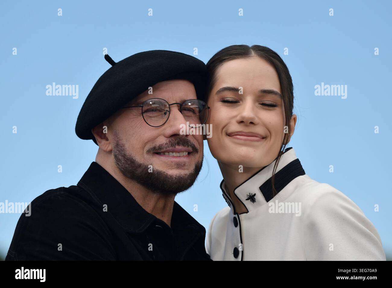 John Travolta et Ella Bleu Travolta, posant lors de la photocall à l’occasion de la 79ème édition du Festival de Cannes 2026 le 16 mai 2026 Banque D'Images