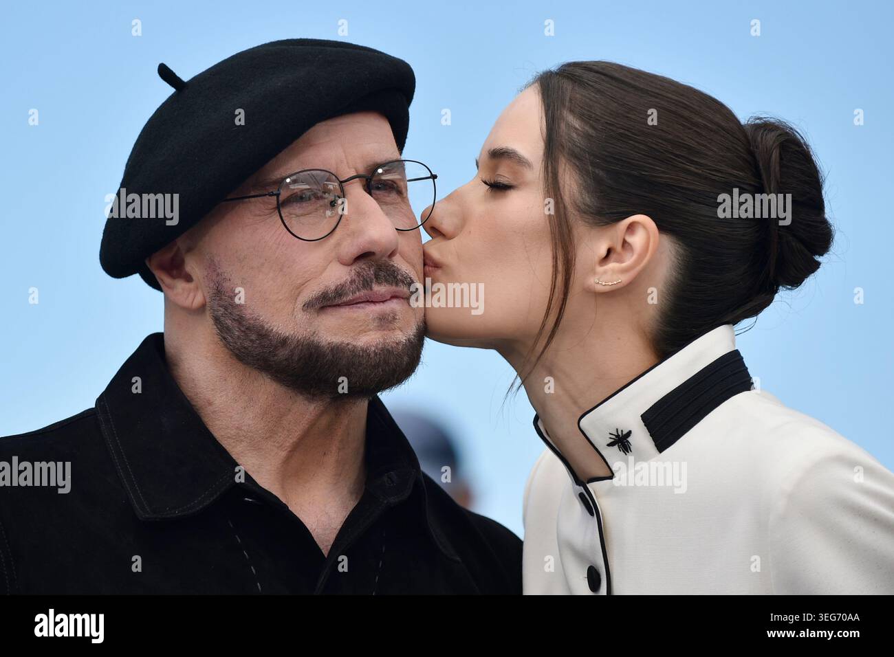 John Travolta et Ella Bleu Travolta, posant lors de la photocall à l’occasion de la 79ème édition du Festival de Cannes 2026 le 16 mai 2026 Banque D'Images