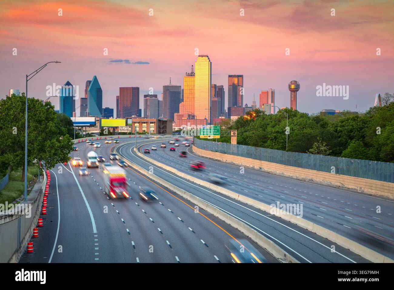 Dallas, Texas, États-Unis. Image de paysage urbain de Dallas, Texas à l'heure dorée du coucher du soleil. Banque D'Images