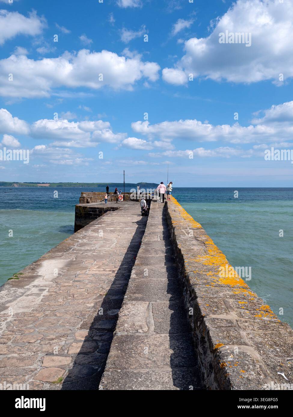 Les murs de pierre du port de Charlestown, un port de pêche pittoresque près de St Austell sur la côte sud de Cornouailles, en Angleterre. Banque D'Images