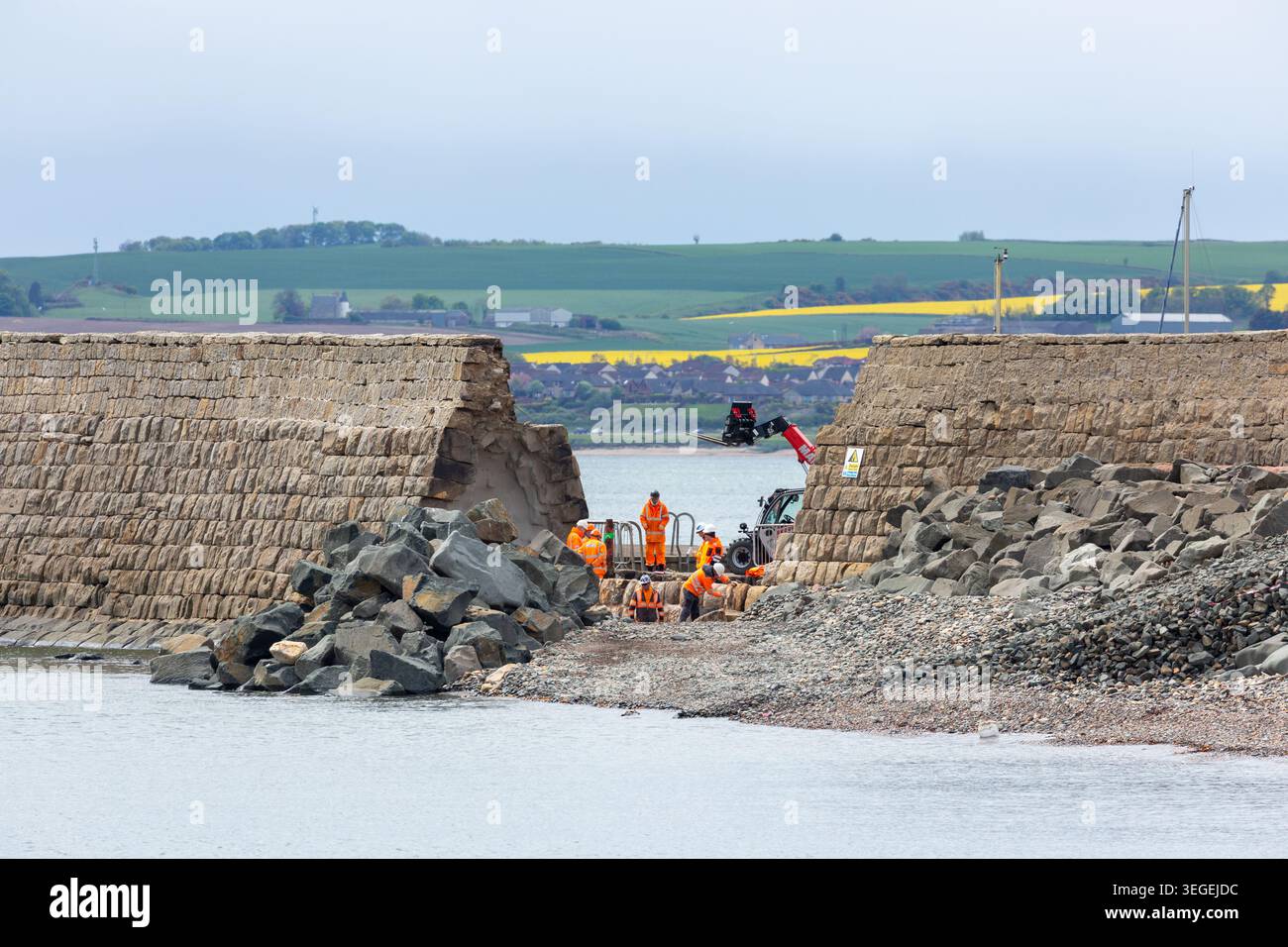 Dégâts causés par la tempête au mur du port de Dysart, Dysart, Kirkcaldy, Fife, Écosse Banque D'Images