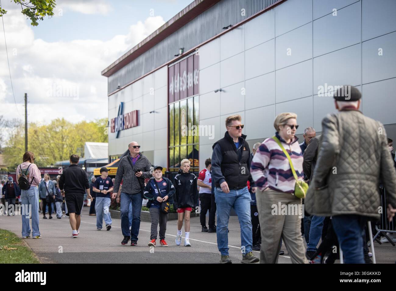 Vue générale depuis la façade extérieure du Stevenage Stadium, anciennement appelé Lamex Stadium, stade du Stevenage FC. Banque D'Images