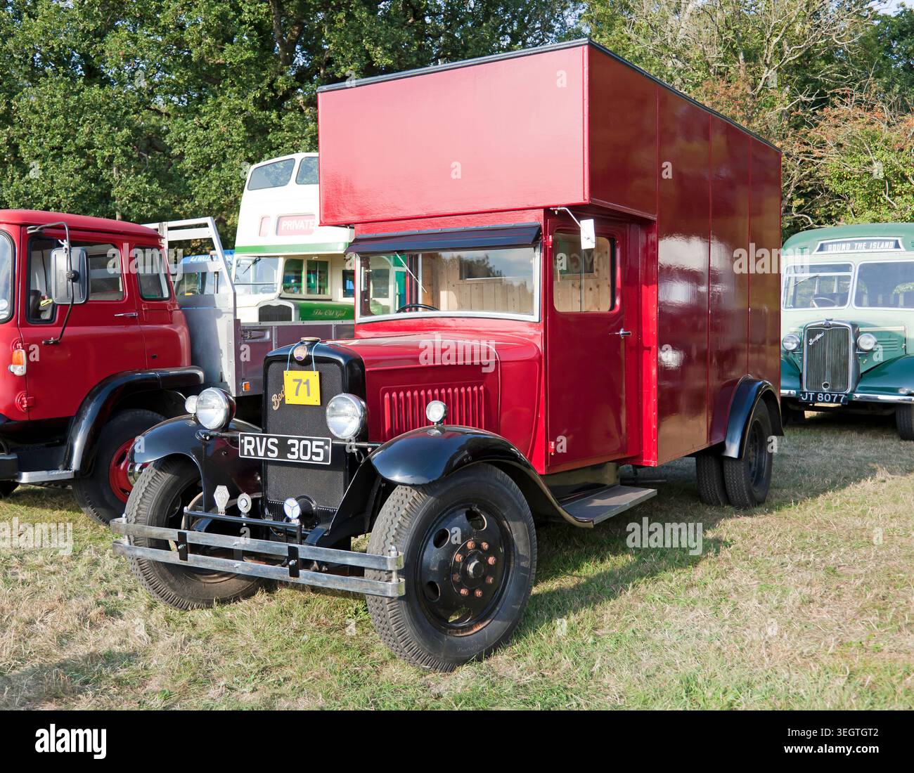 Ed Day's, 1935, Bedford WLG, Box Van, exposé à la 50e Foire à vapeur de l'île de White, Haven Street Station. Banque D'Images