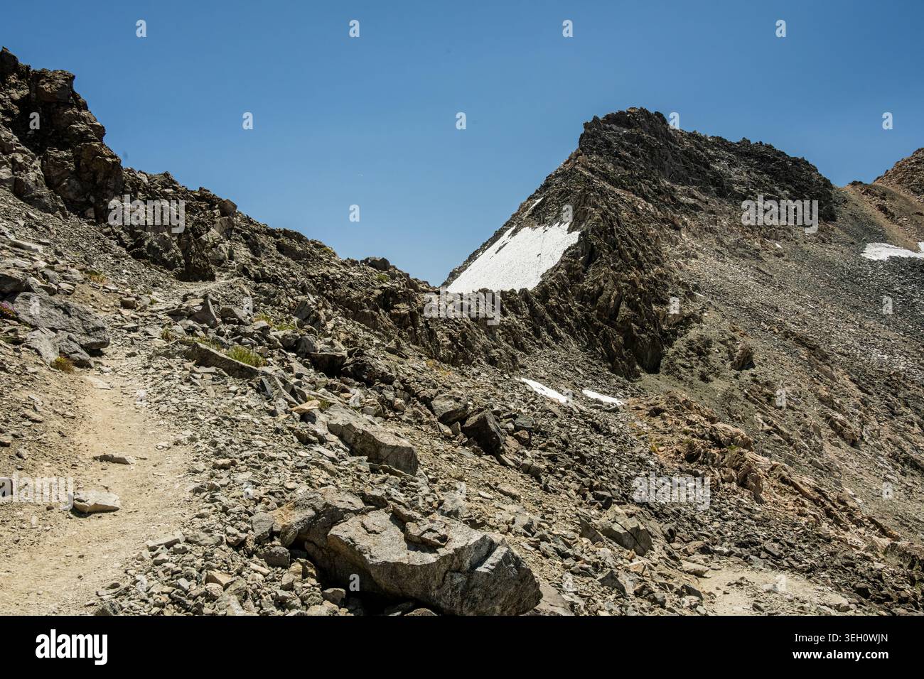 En regardant vers Glen Pass depuis le côté nord du Pacific Crest Trail Banque D'Images