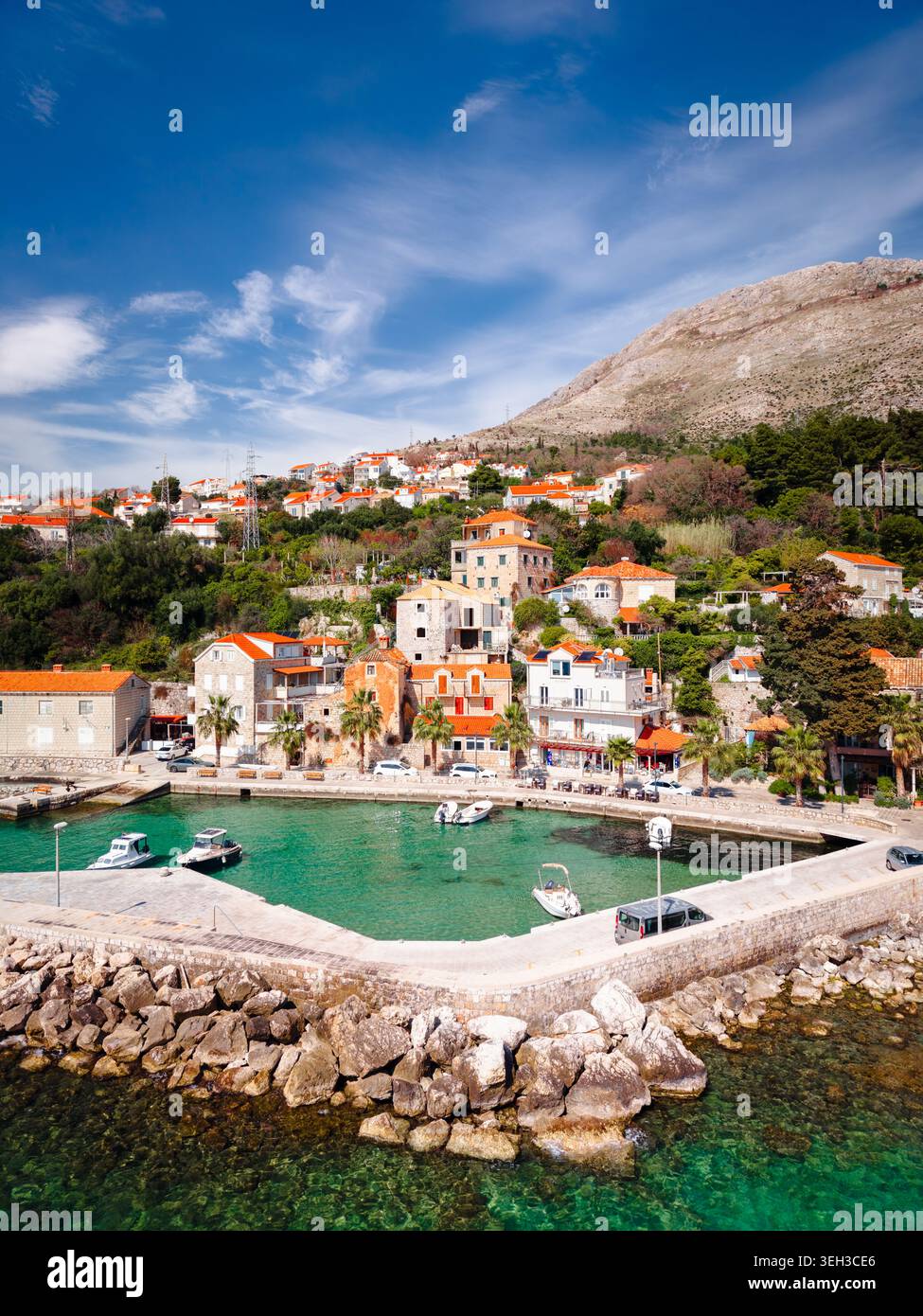 Mlini, village pittoresque de Croatie près de Dubrovnik. Banque D'Images