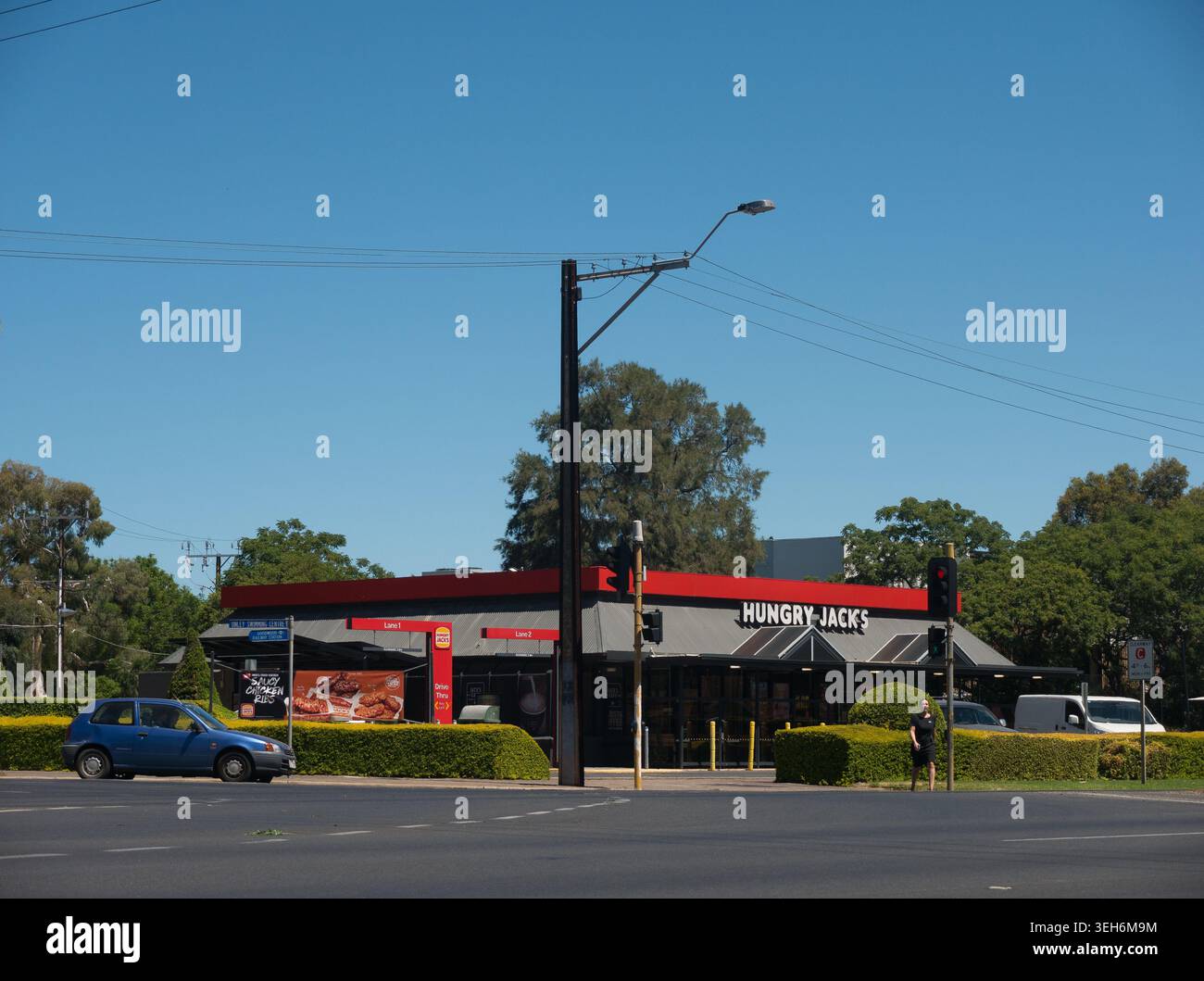 Vue de la franchise de restauration rapide Hungry Jacks sur Anzac Highway un jour ensoleillé en Australie méridionale, Australie. Banque D'Images