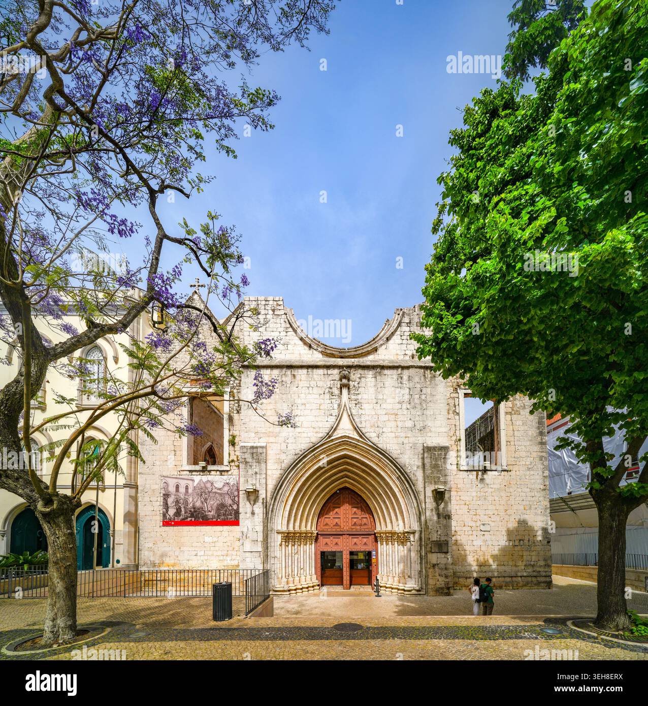 Portail gothique du couvent de Carmo, Largo do Carmo, Chiado, Lisbonne, Portugal Banque D'Images