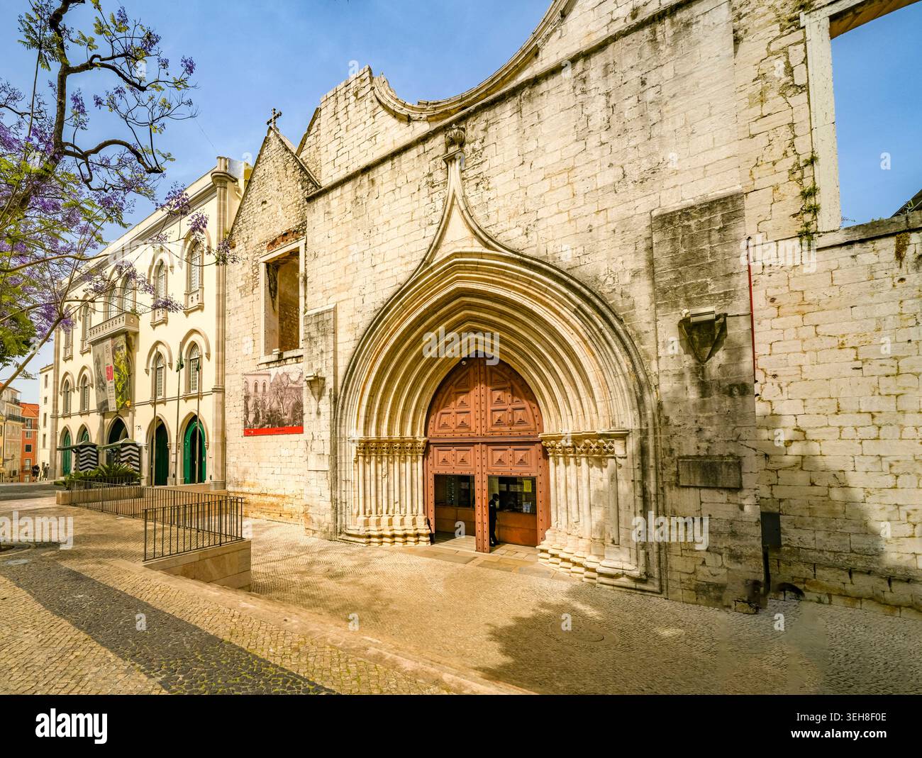 Portail gothique du couvent de Carmo, Largo do Carmo, Chiado, Lisbonne, Portugal Banque D'Images