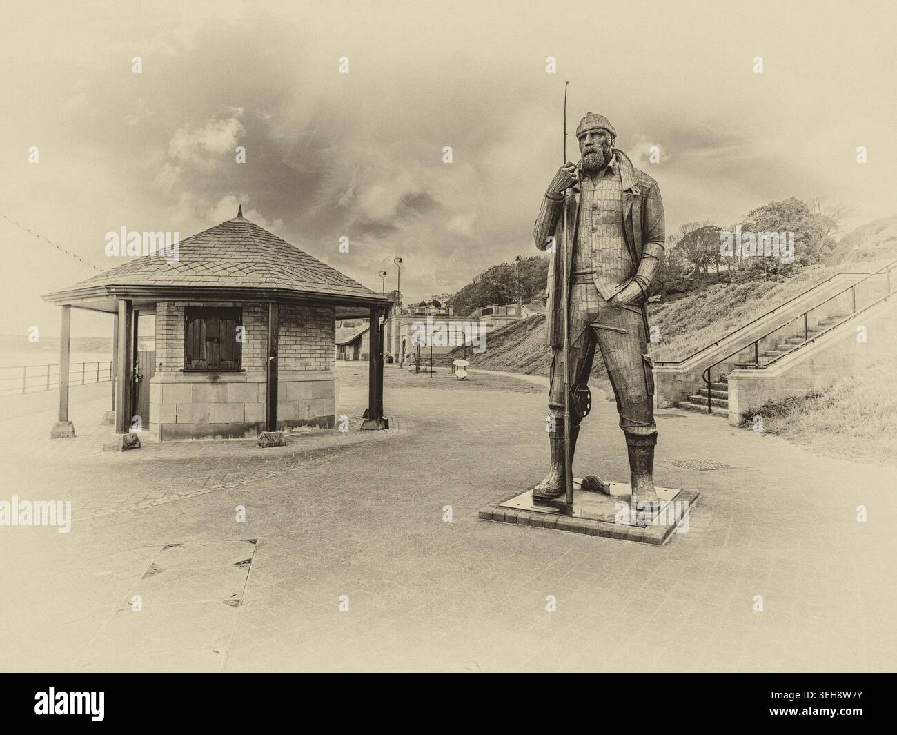 L'image est de la sculpture de 10 pieds de haut nommée Finley représentant la tradition de pêche autrefois fière dans le pittoresque village de pêcheurs historique de Filey Banque D'Images