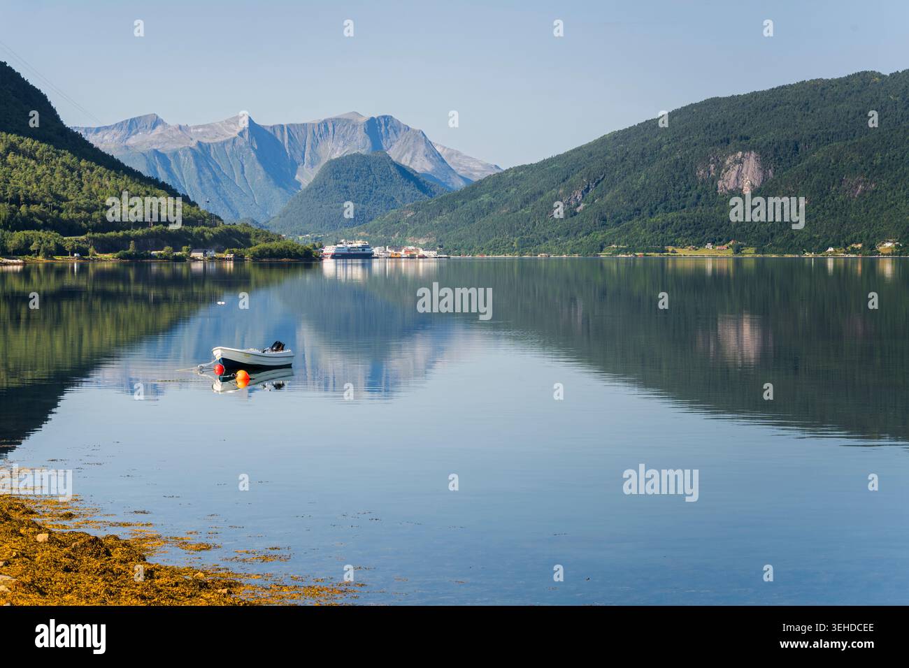 Isfjorden, Rauma, more og Romsdal, Norvège Banque D'Images