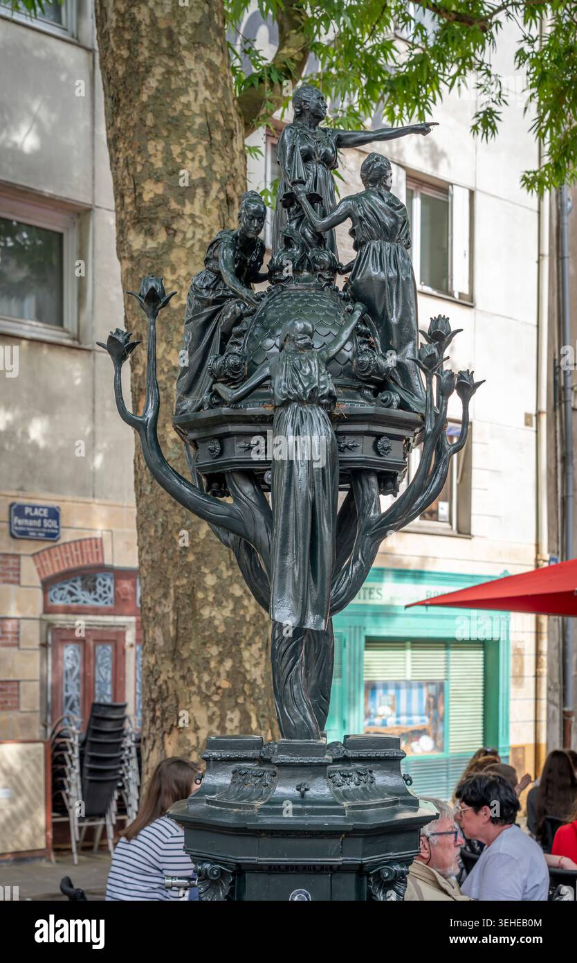 Nantes, France - 05 08 2026 : Fontaine Wallace Pedrosa chapitre 3 sur la place Fernand Banque D'Images