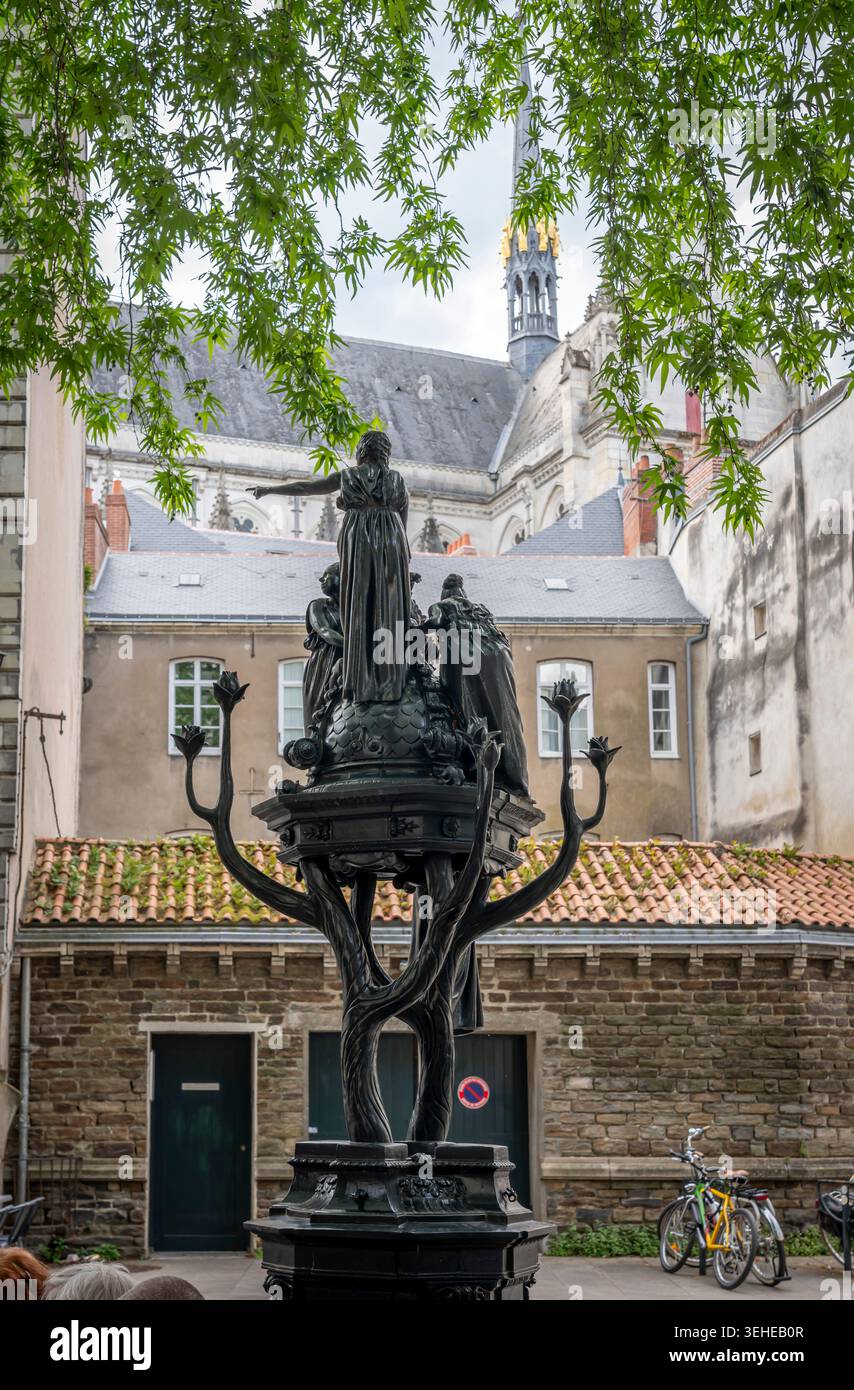 Nantes, France - 05 08 2026 : Fontaine Wallace Pedrosa chapitre 3 sur la place Fernand Banque D'Images