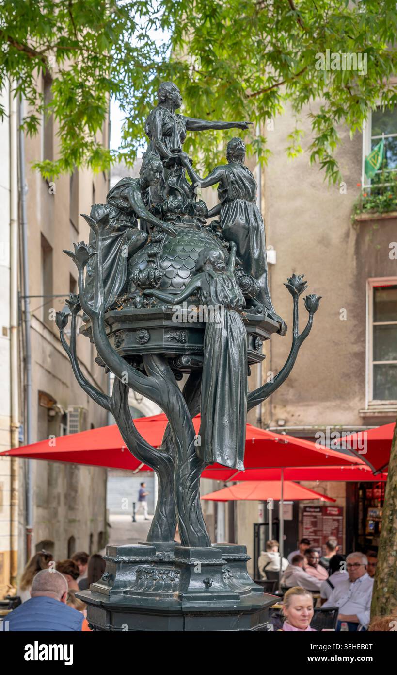 Nantes, France - 05 08 2026 : Fontaine Wallace Pedrosa chapitre 3 sur la place Fernand Banque D'Images